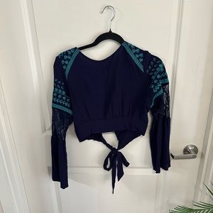 Woman’s long sleeve belly shirt